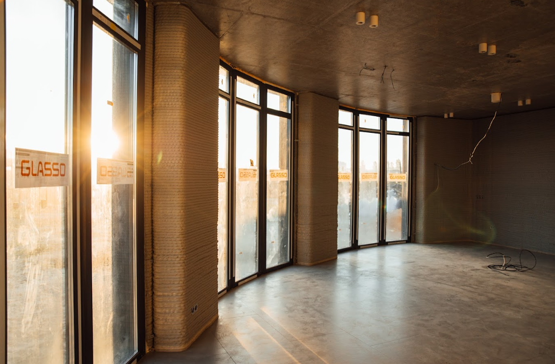 Первый в Украине. Семье погибшего воина подарили дом, напечатанный на 3D-принтере